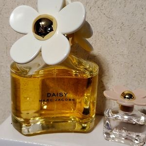 Marc jacobs daisy perfume